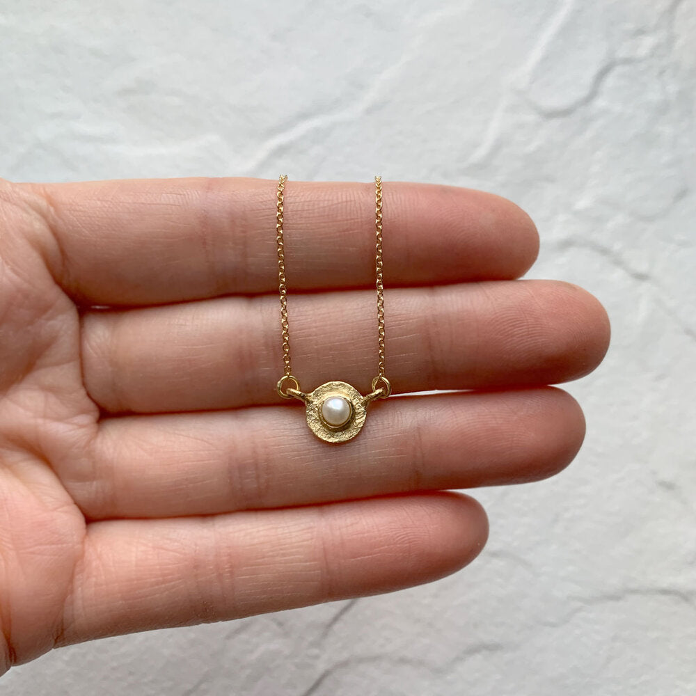 Textured Disc Mini Pearl Necklace